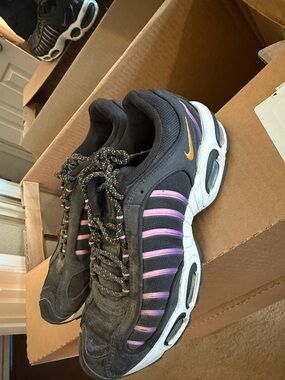 Nike Women’s Black Sneakers with Pink Accents and Gold Swoosh